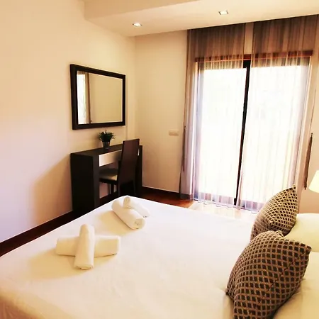 Luxury Apartment *