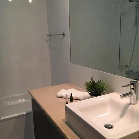 Luxury Apartment *